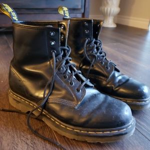 Doc Marten's Smooth Leather Lace Up Boots sz 11
